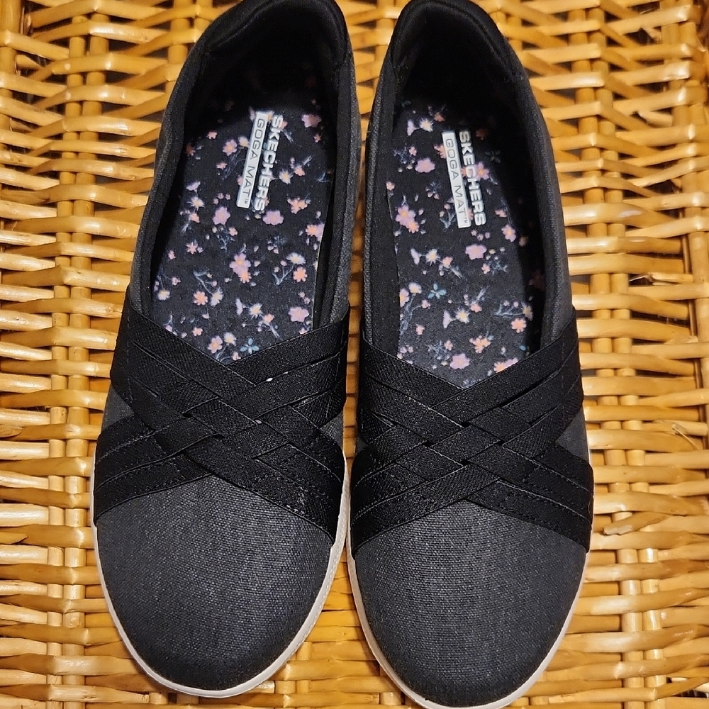 Skechers Women's Black Crisscross Flats